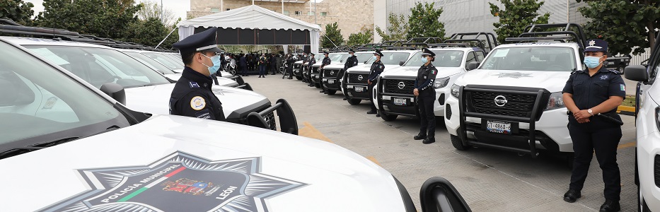 Más equipo Policía León 2