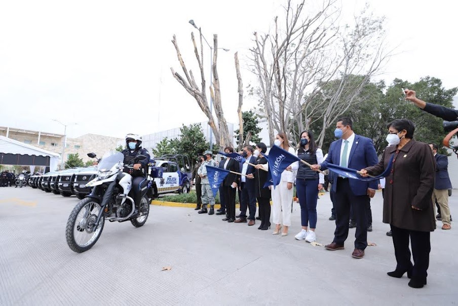 Más equipo Policía León 5