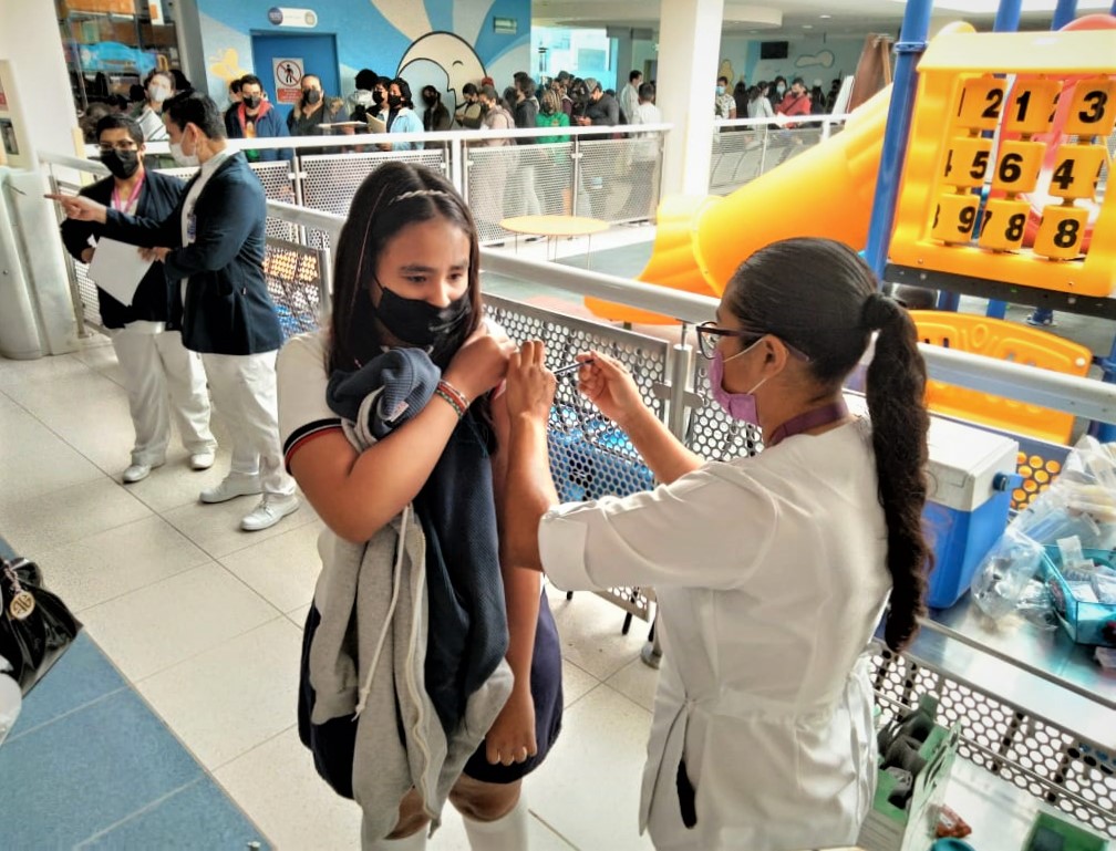 Vacunan a menores en Guanajuato