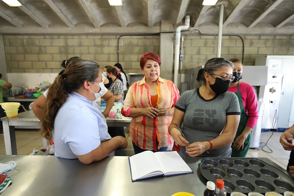 Impulsa ‘MujerEs Adelante’ a jefas de familia