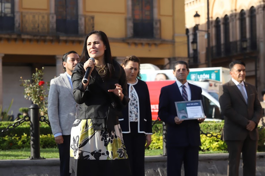 Defensor de la Democracia Hombres y mujeres Leon Gto Policias Alcaldesa Ale Gutierrez 3