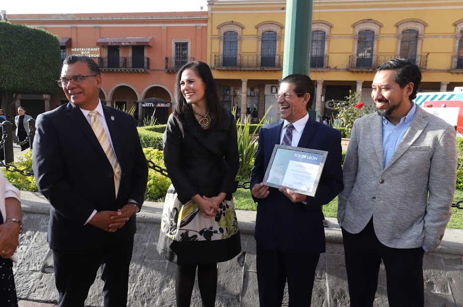 Defensor de la Democracia Hombres y mujeres Leon Gto Policias Alcaldesa Ale Gutierrez 5