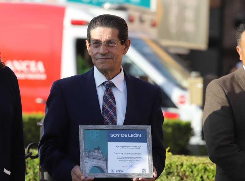 Defensor de la Democracia Hombres y mujeres Leon Gto Policias Alcaldesa Ale Gutierrez 