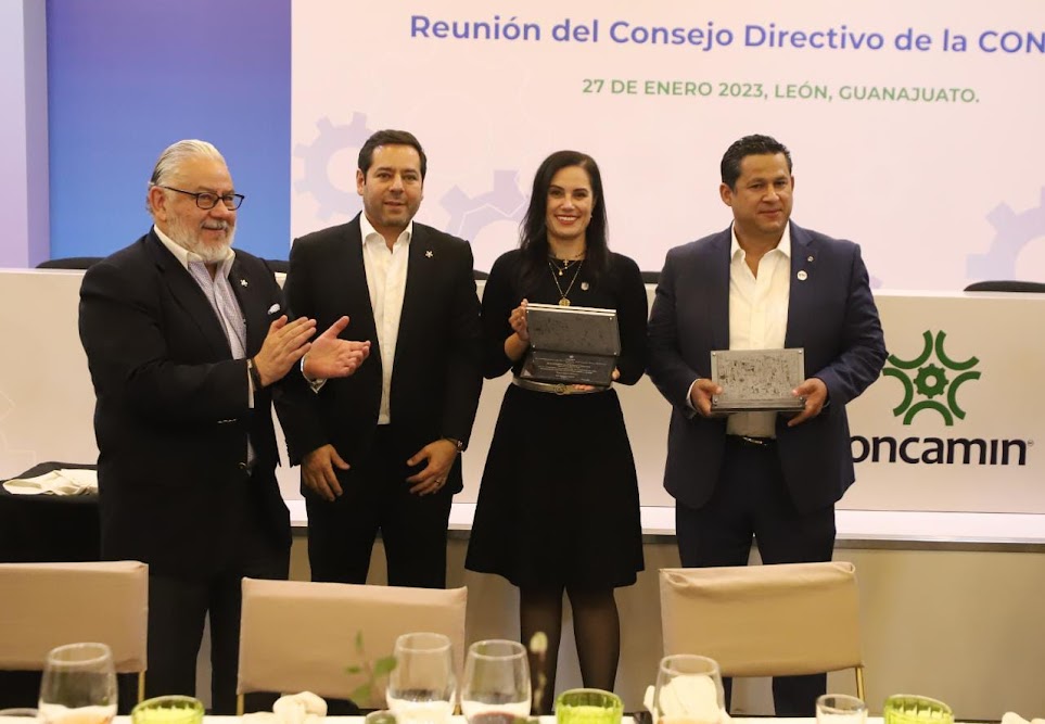 Asume Gobernador reto trabajando con CONCAMIN 2