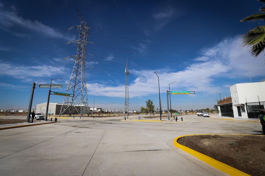 Entregan puente en Siglo XXI en León