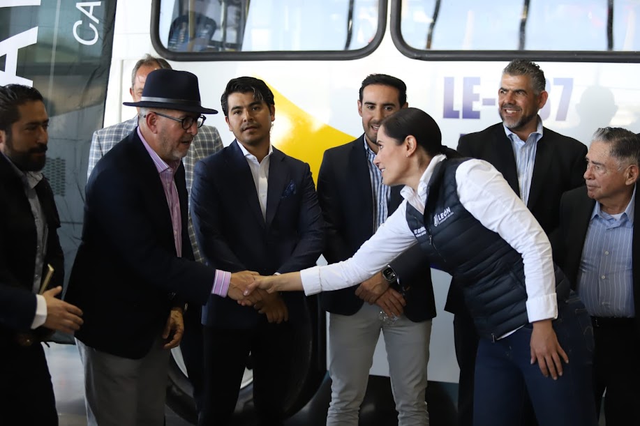 Anuncian más unidades de transporte público