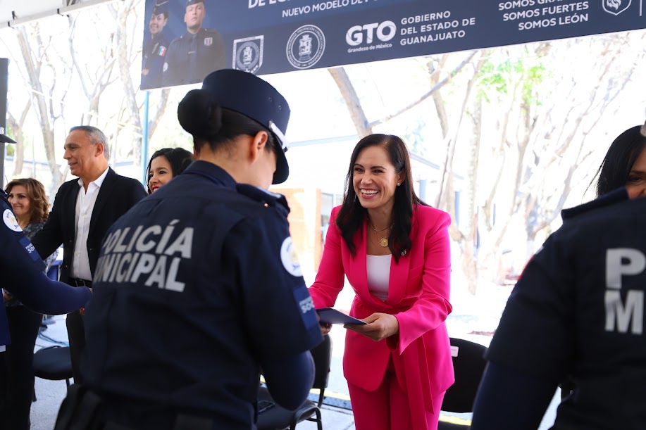 Se suman más agentes a Policía de León