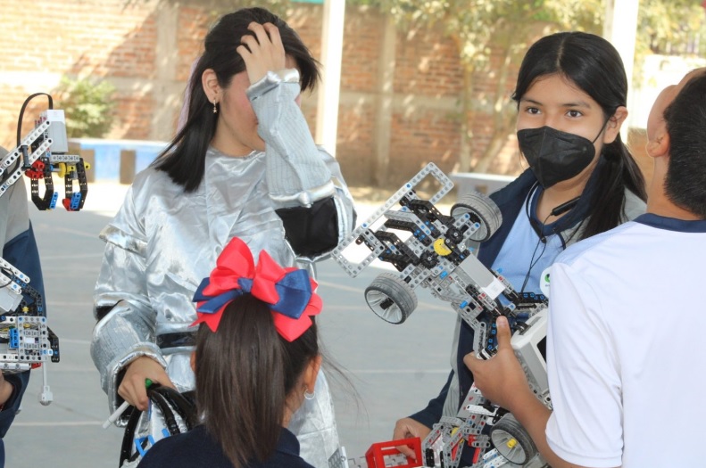 Acercan robótica a alumnos de primaria