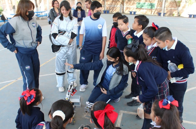 Acercan robótica a alumnos de primaria