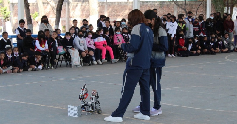 Acercan robótica a alumnos de primaria