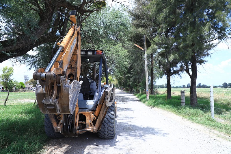 Construyen caminos rurales en Purísima del Rincón