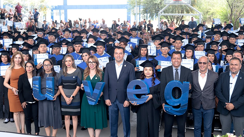 Celebra UVEG graduación de 369 jóvenes