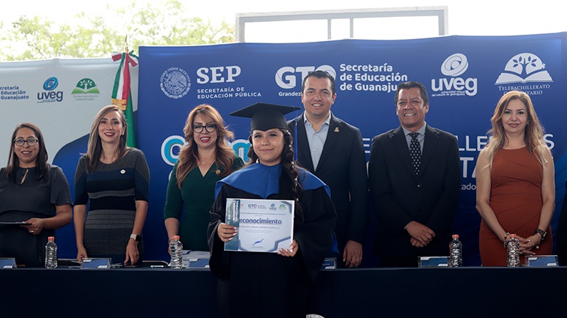 Celebra UVEG graduación de 369 jóvenes