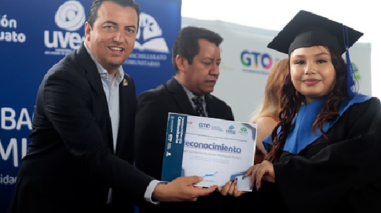 Celebra UVEG graduación de 369 jóvenes