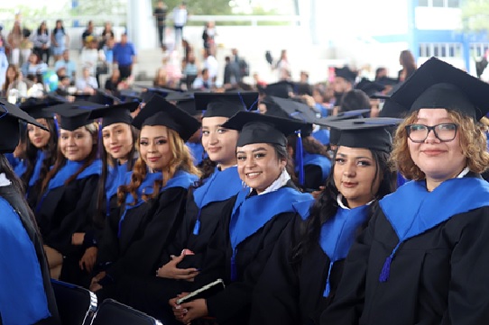 Celebra UVEG graduación de 369 jóvenes