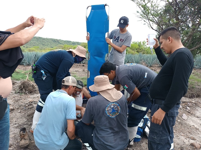 Rescatan a hombre entre Jalpa y Cañada de Negros