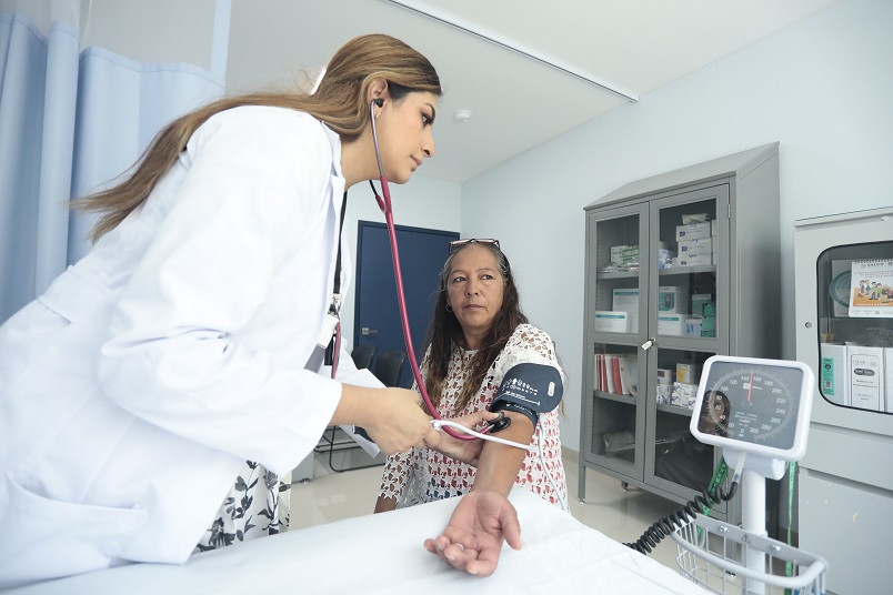 Entrega Gobernador Unidad Médica en León