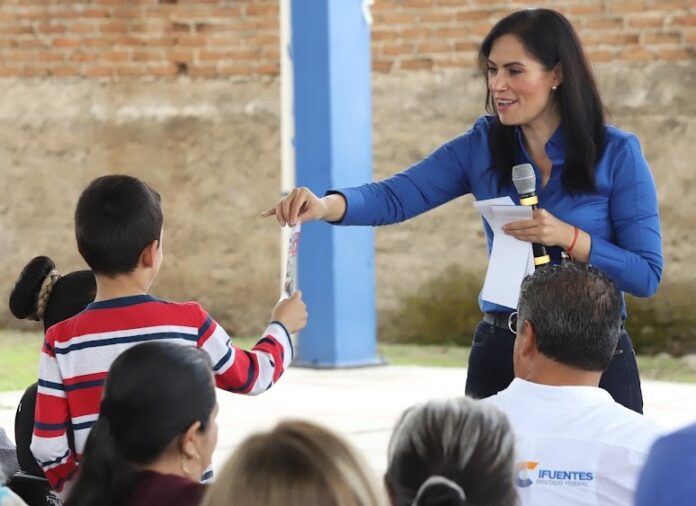Favorecen programas sociales a comunidades Favorecen programas sociales a comunidades