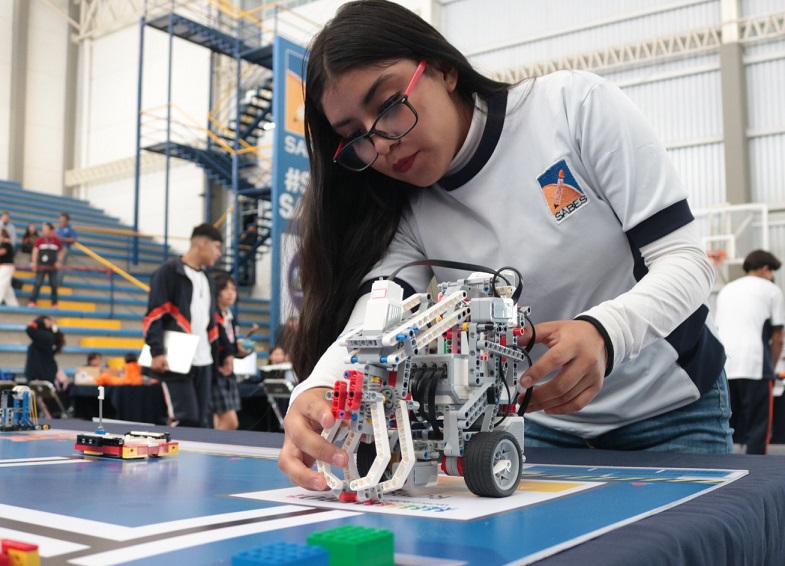 Nuevos estudiantes de Guanajuato hacen robótica