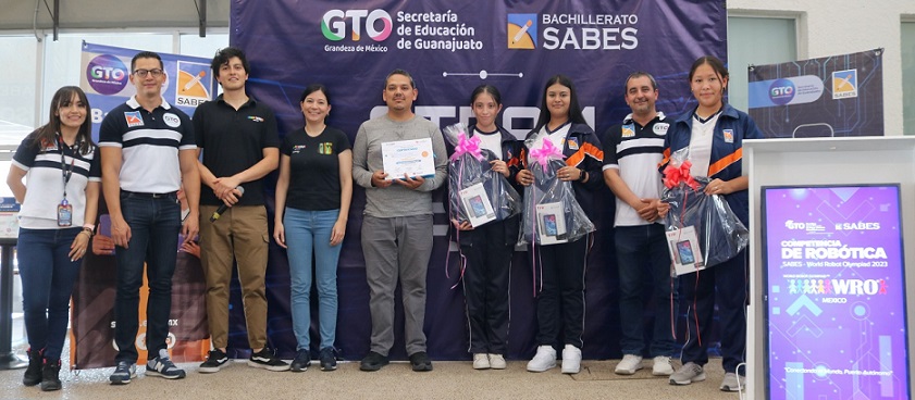 Nuevos estudiantes de Guanajuato hacen robótica