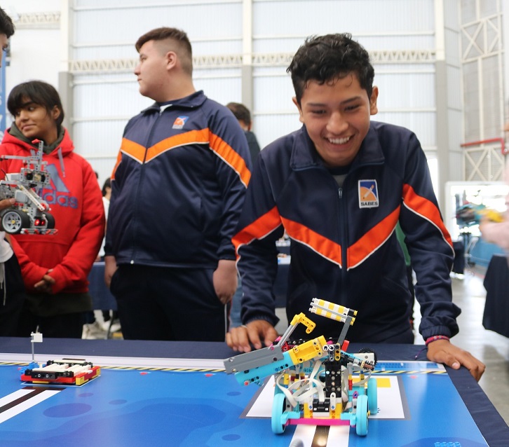 Nuevos estudiantes de Guanajuato hacen robótica