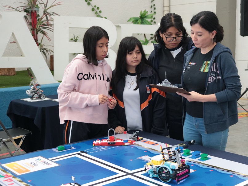 Nuevos estudiantes de Guanajuato hacen robótica