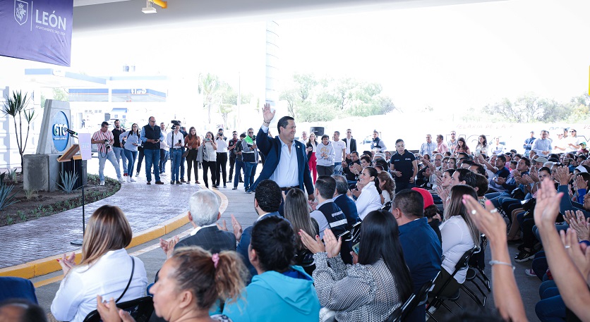 Inaugura Gobernador Puente Vehicular en León