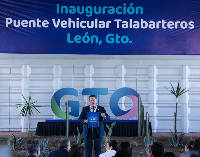 Inaugura Gobernador Puente Vehicular en León