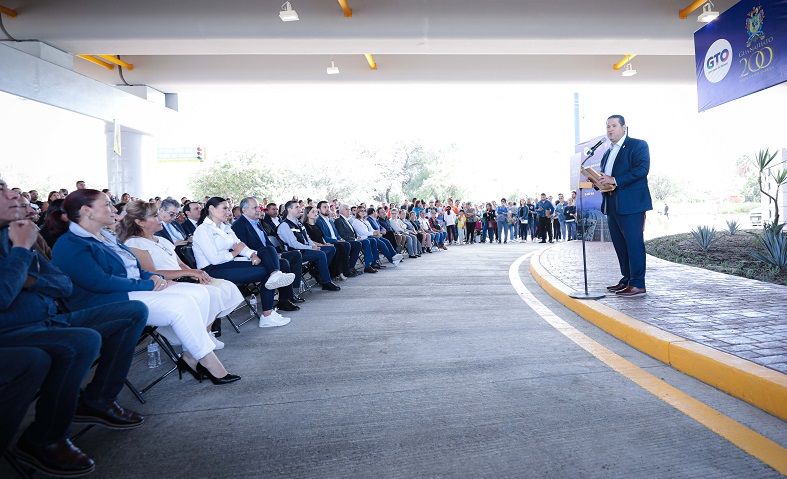 Inaugura Gobernador Puente Vehicular en León