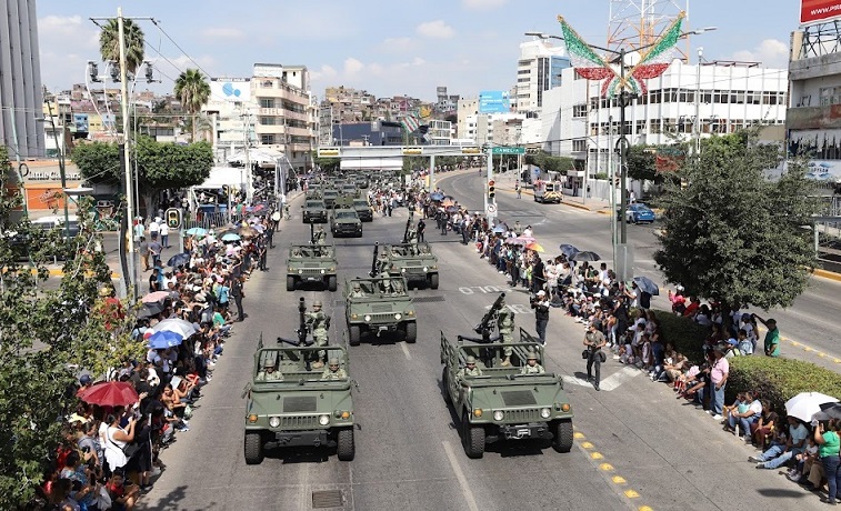 Muestra desfile de León fuerza de protección