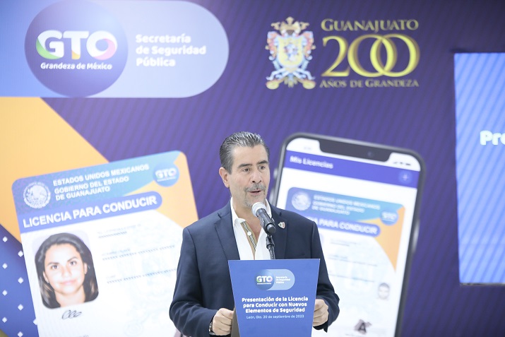 Presentan Licencia para Conducir más segura