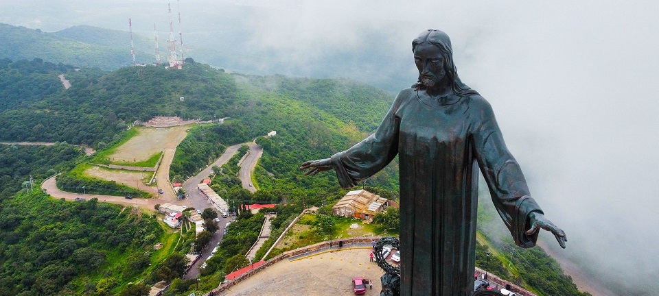 Embellecen el monumento a Cristo Rey