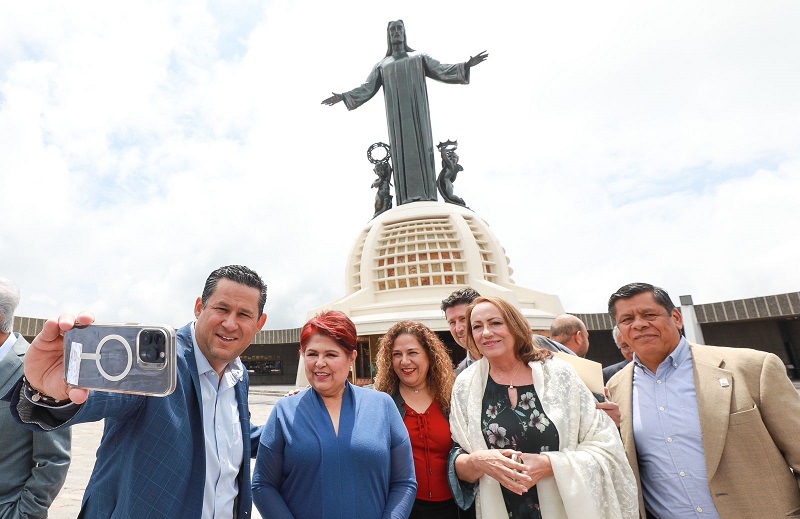 Embellecen el monumento a Cristo Rey