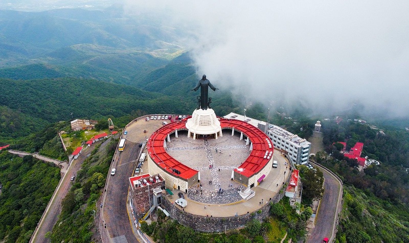 Embellecen el monumento a Cristo Rey