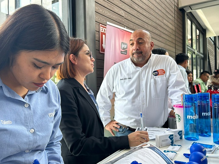 Acerca SDES oportunidades laborales a la región Laja-Bajío