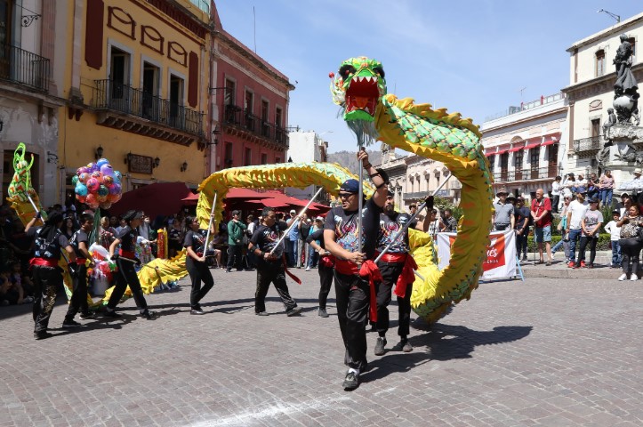 Desfilan dragones por Año Nuevo Chino