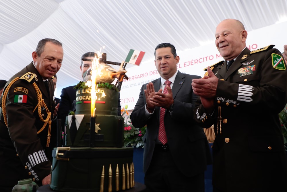 Elogia Gobernador labor de mujeres y hombres en el Ejército