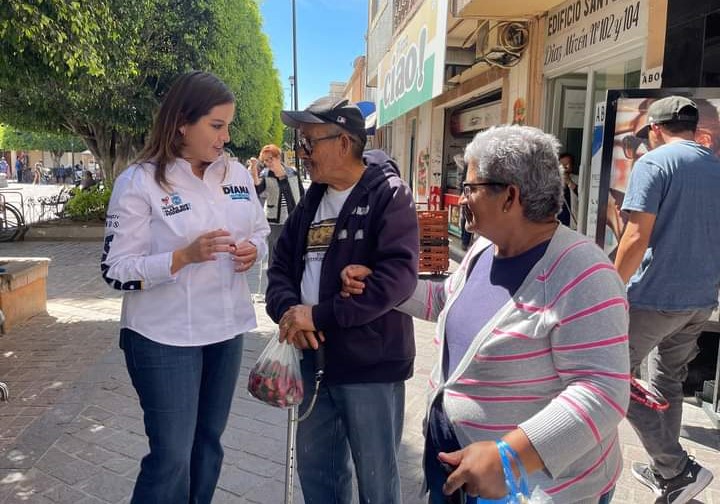 Escucha Diana Gutiérrez a ciudadanos