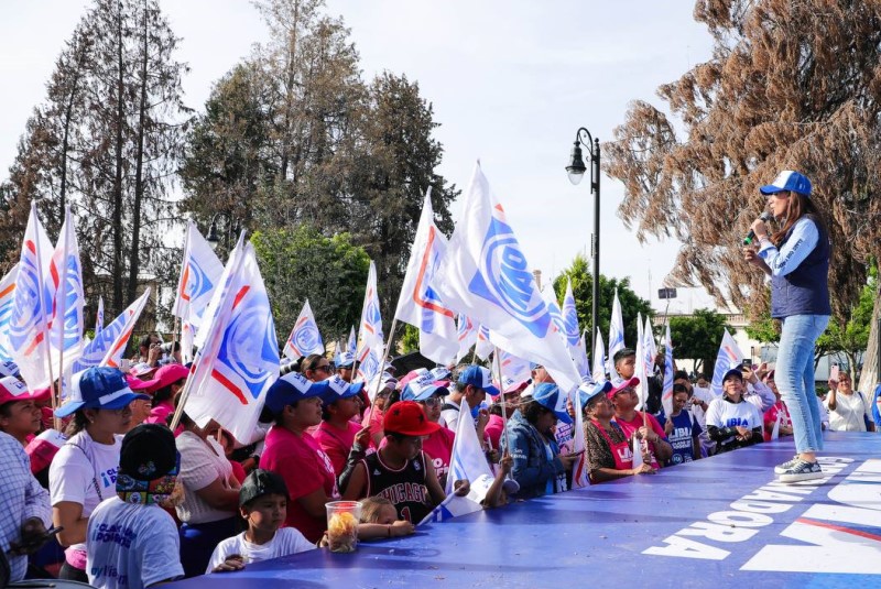 Visita Libia San José Iturbide en gira por el Noreste