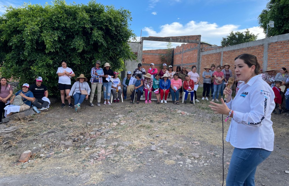 Visita Diana comunidades de Romita y Cuerámaro