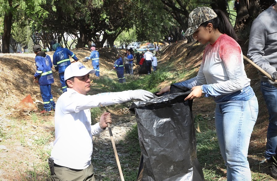 Limpian arroyos autoridades y voluntarios