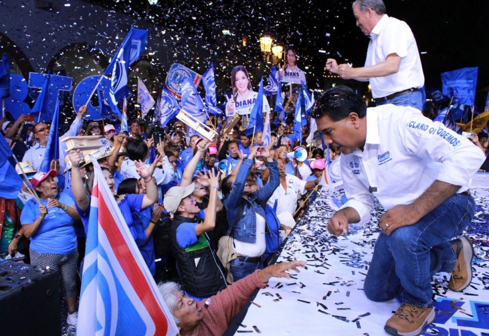 Llama Urbano a votar azul el 2 de junio