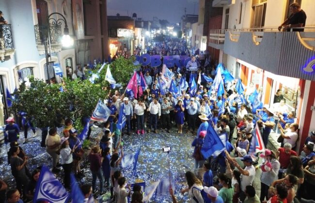 Llama Urbano a votar azul el 2 de junio