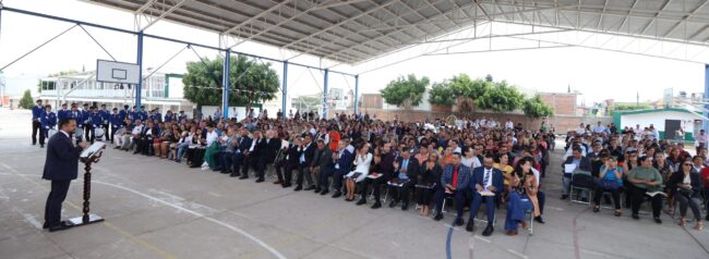 Entregan a escuelas símbolos de Guanajuato