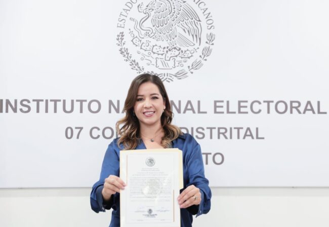 Recibe Diana Gutiérrez Constancia de mayoría