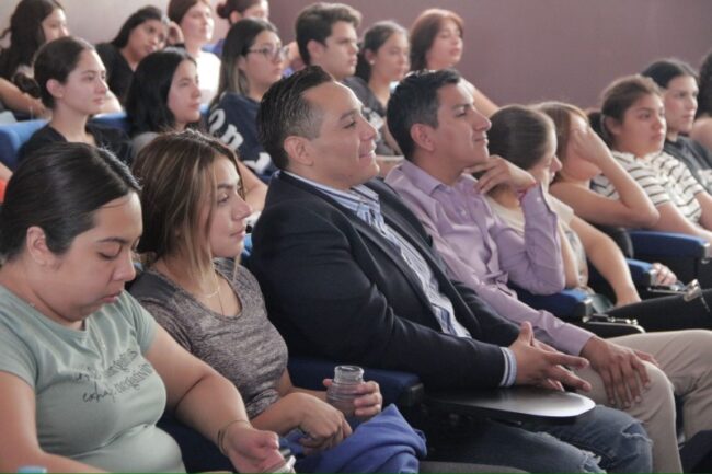 Quieren a profesionistas en Policía