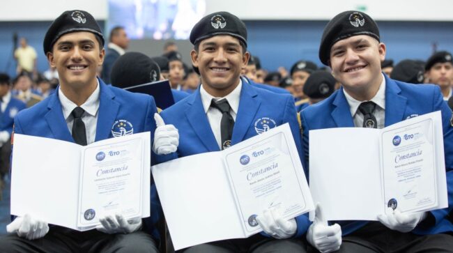 Egresan 754 cadetes del Bachillerato Militarizado