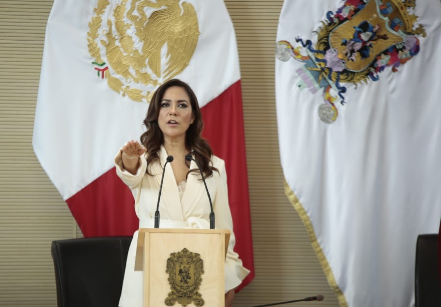 Toma Libia Dennise protesta en el Congreso