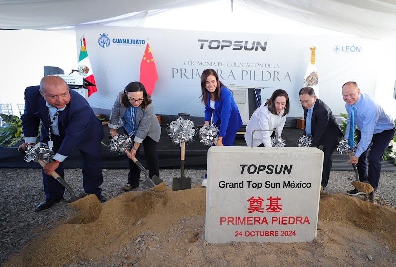 Top Sun coloca primera piedra de planta en León