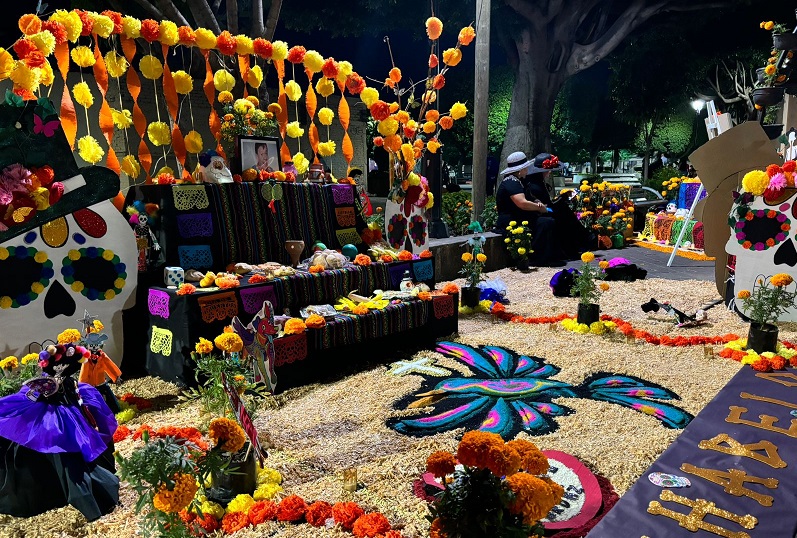 Muestran ofrendas en el Arco de la Calzada